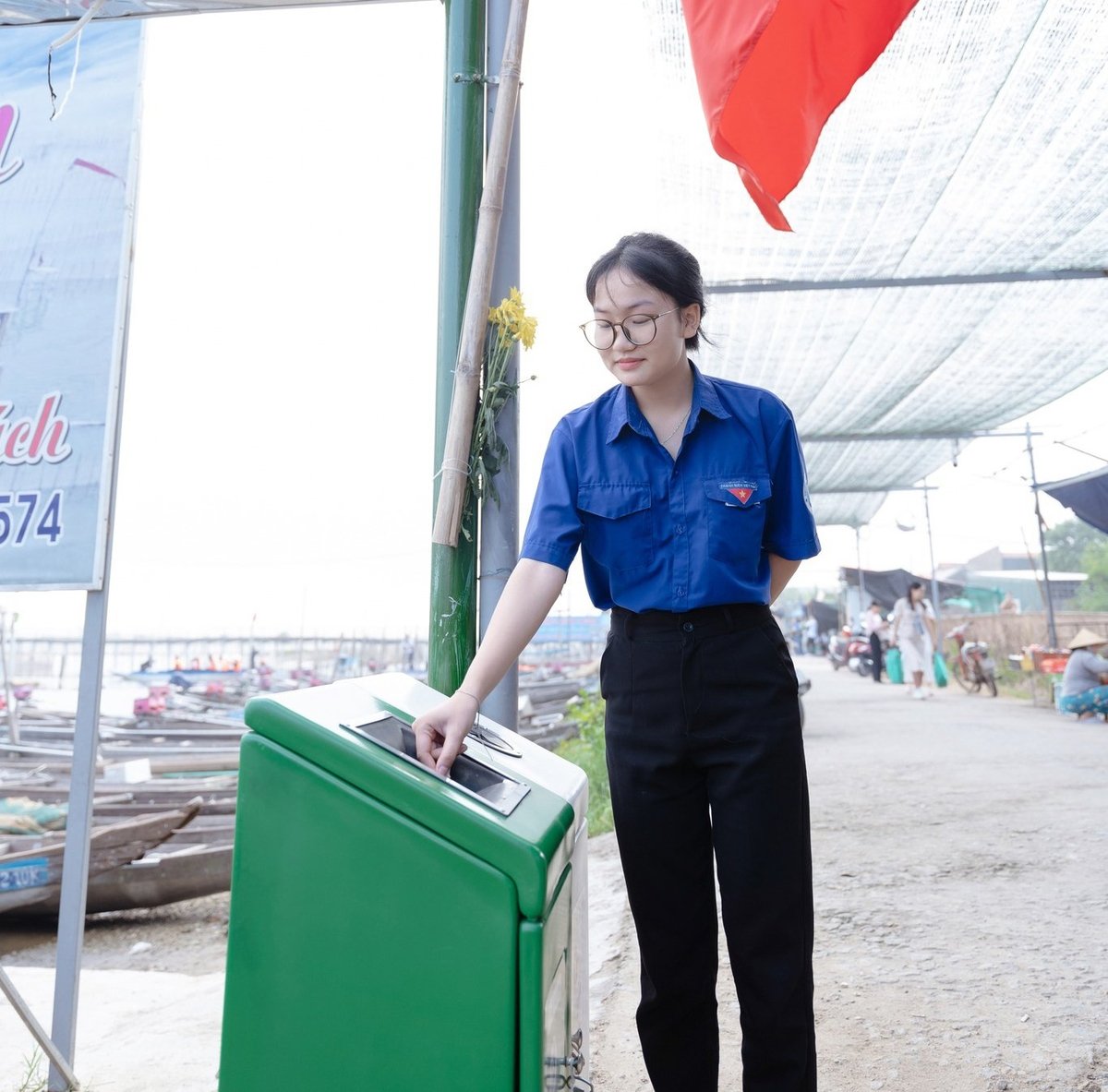 Những thùng rác ở các điểm du lịch giúp người dân, du khách nâng cao ý thức phân loại rác. Ảnh: Văn Dinh. Những thùng rác ở các điểm du lịch giúp người dân, du khách nâng cao ý thức phân loại rác. Ảnh: Văn Dinh.