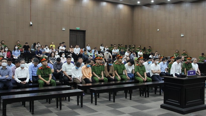 Các bị cáo trong vụ án bị đưa ra xét xử tại phiên tòa sáng nay. Ảnh: Bảo vệ pháp luật. Các bị cáo trong vụ án bị đưa ra xét xử tại phiên tòa sáng nay. Ảnh: Bảo vệ pháp luật.