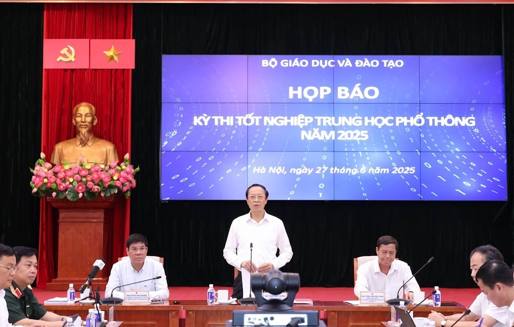 Thứ trưởng Bộ GD&ĐT Phạm Ngọc Thưởng khẳng định sẽ tiếp thu các ý kiến phản hồi về đề thi để điều chỉnh tốt hơn trong những năm tới. Ảnh: Lan Chi. Thứ trưởng Bộ GD&ĐT Phạm Ngọc Thưởng khẳng định sẽ tiếp thu các ý kiến phản hồi về đề thi để điều chỉnh tốt hơn trong những năm tới. Ảnh: Lan Chi.