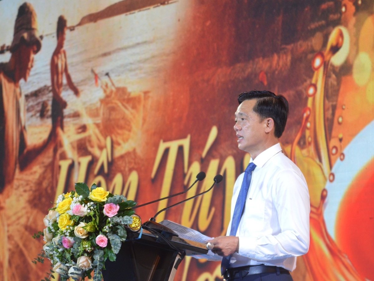 Ông Trần Minh Khoa, Chủ tịch UBND TP Phú Quốc phát biểu khai mạc Festival Nước mắm Phú Quốc truyền thống trăm năm lần thứ I năm 2025. Ảnh: Trung Chánh. Ông Trần Minh Khoa, Chủ tịch UBND TP Phú Quốc phát biểu khai mạc Festival Nước mắm Phú Quốc truyền thống trăm năm lần thứ I năm 2025. Ảnh: Trung Chánh.