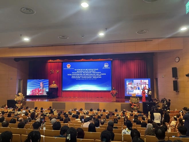 Hội thảo '75 năm thiết lập quan hệ ngoại giao Việt Nam-các nước Trung- Đông Âu: Thắt chặt tình hữu nghị, Tăng cường hợp tác, Hướng tới tương lai' được tổ chức tại Hà Nội. Ảnh: BNG. Hội thảo '75 năm thiết lập quan hệ ngoại giao Việt Nam-các nước Trung- Đông Âu: Thắt chặt tình hữu nghị, Tăng cường hợp tác, Hướng tới tương lai' được tổ chức tại Hà Nội. Ảnh: BNG.