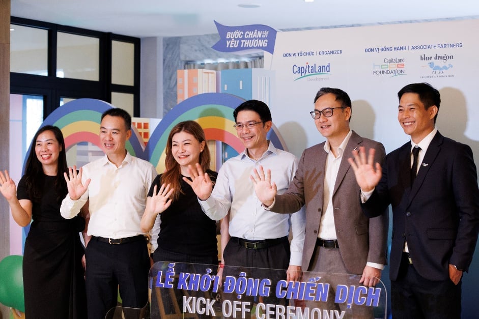 Ông Tan Wee Hsien, Tổng Giám đốc CapitaLand Development Việt Nam & Quốc tế cùng đại diện các bên tại Lễ Khởi động chiến dịch. Ảnh: CLD. Ông Tan Wee Hsien, Tổng Giám đốc CapitaLand Development Việt Nam & Quốc tế cùng đại diện các bên tại Lễ Khởi động chiến dịch. Ảnh: CLD.