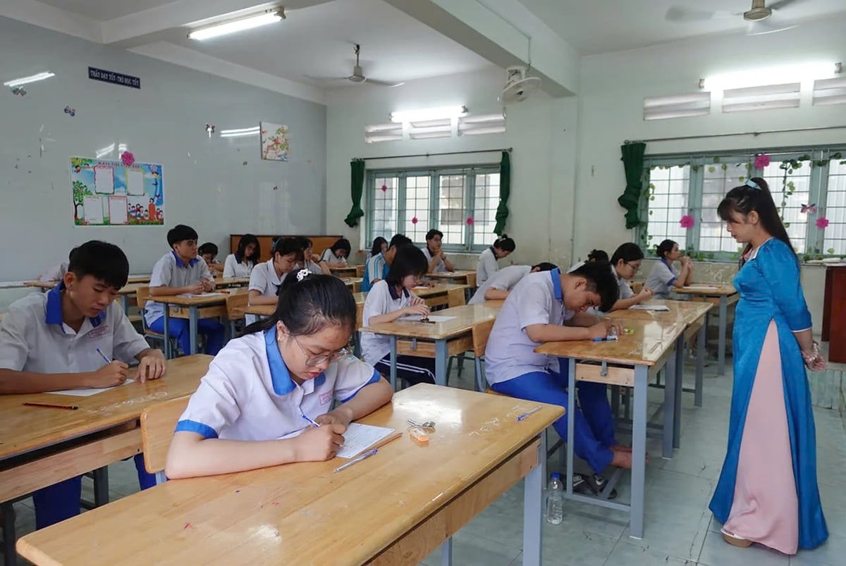 Kỳ thi tốt nghiệp THPT năm 2025 tại TP HCM có gần 100.000 thí sinh đăng ký dự thi. Ảnh: Đan Phương. Kỳ thi tốt nghiệp THPT năm 2025 tại TP HCM có gần 100.000 thí sinh đăng ký dự thi. Ảnh: Đan Phương.
