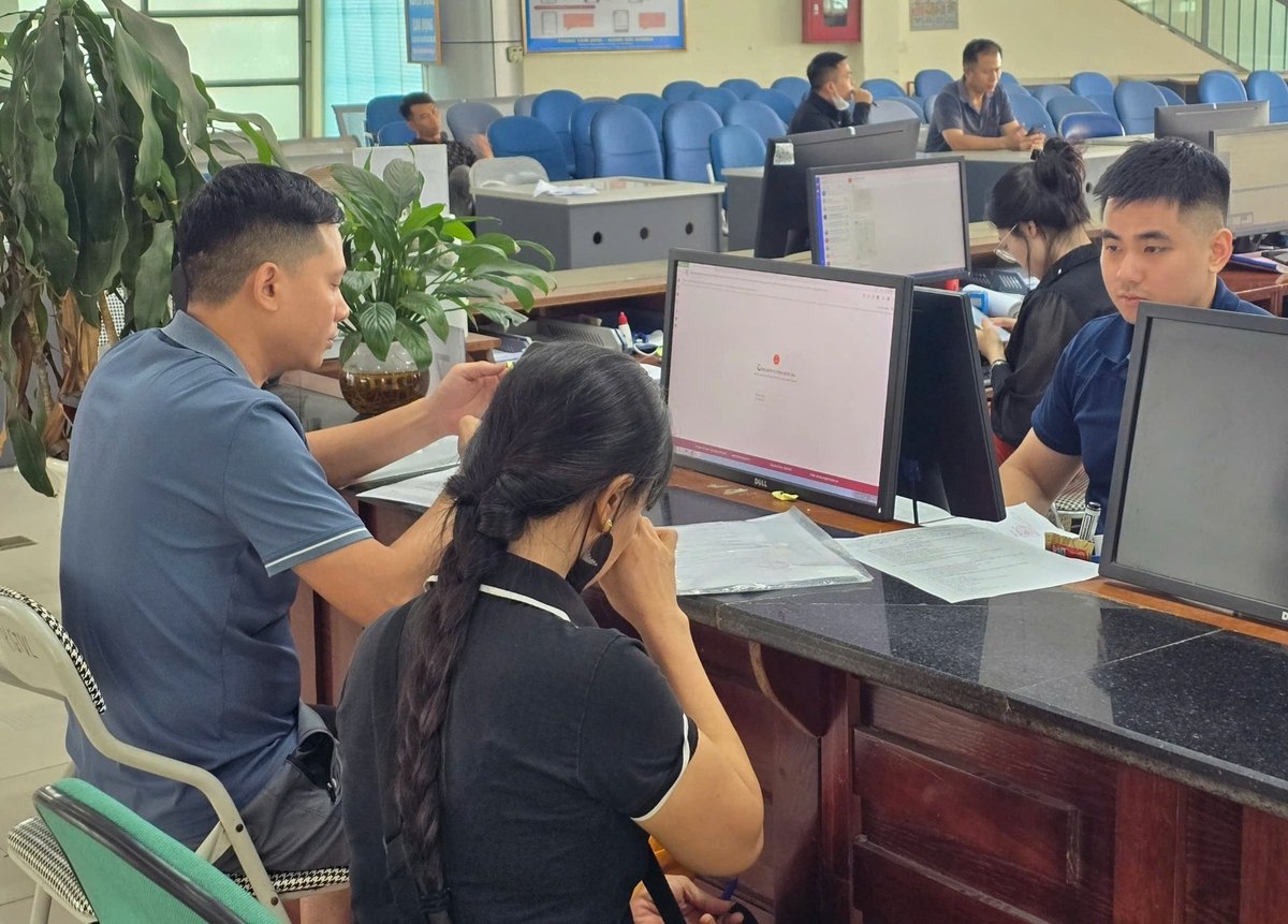 Đều đặn mỗi tháng, Trung tâm tổ chức các phiên giao dịch việc làm định kỳ, lưu động và trực tuyến, kết nối cùng hệ thống trung tâm của cả ba miền Bắc – Trung – Nam. Ảnh: Linh Linh.