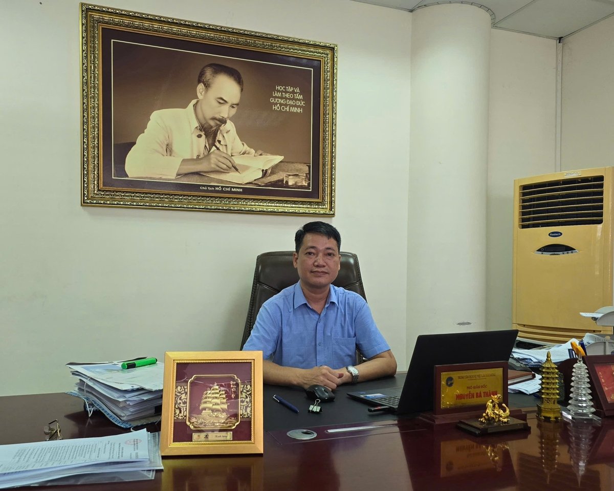 Nguyễn Bá Thành, Phó Giám đốc Trung tâm Dịch vụ việc làm - Giáo dục nghề nghiệp Hải Dương cho rằng, sự lệch pha vẫn hiện hữu: doanh nghiệp muốn tuyển lao động phổ thông, trong khi số đông đến Trung tâm lại là người có trình độ từ trung cấp trở lên. Ảnh: Linh Linh.