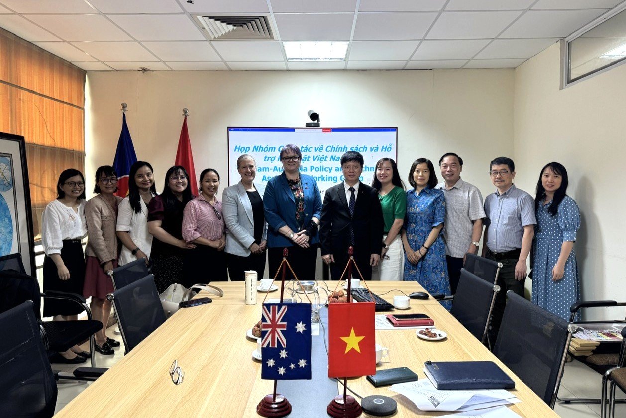 Bà Deb Langford, Trợ lý Bộ trưởng Bộ Nông nghiệp, Thủy sản và Lâm nghiệp Úc và ông Phạm Ngọc Mậu, Phó Vụ trưởng Vụ Hợp tác quốc tế đồng chủ trì cuộc họp. Ảnh: ICD. Bà Deb Langford, Trợ lý Bộ trưởng Bộ Nông nghiệp, Thủy sản và Lâm nghiệp Úc và ông Phạm Ngọc Mậu, Phó Vụ trưởng Vụ Hợp tác quốc tế đồng chủ trì cuộc họp. Ảnh: ICD.