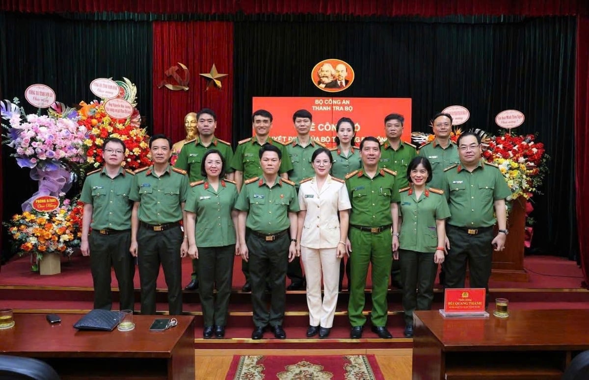 Đại tá Phan Thị Loan (áo trắng) tại lễ bổ nhiệm. Ảnh: Thanh tra Bộ Công an. Đại tá Phan Thị Loan (áo trắng) tại lễ bổ nhiệm. Ảnh: Thanh tra Bộ Công an.