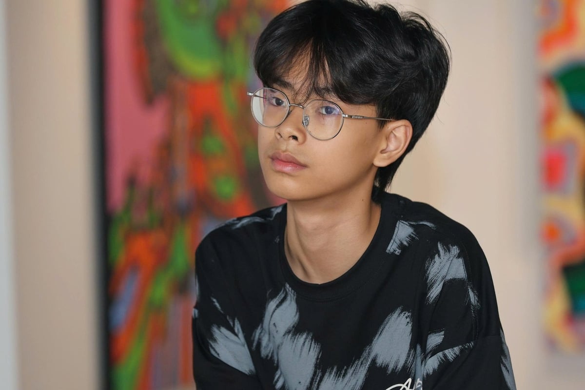 Họa sĩ nhí Hoàng Nhật Quang dân tộc Tày. Họa sĩ nhí Hoàng Nhật Quang dân tộc Tày.