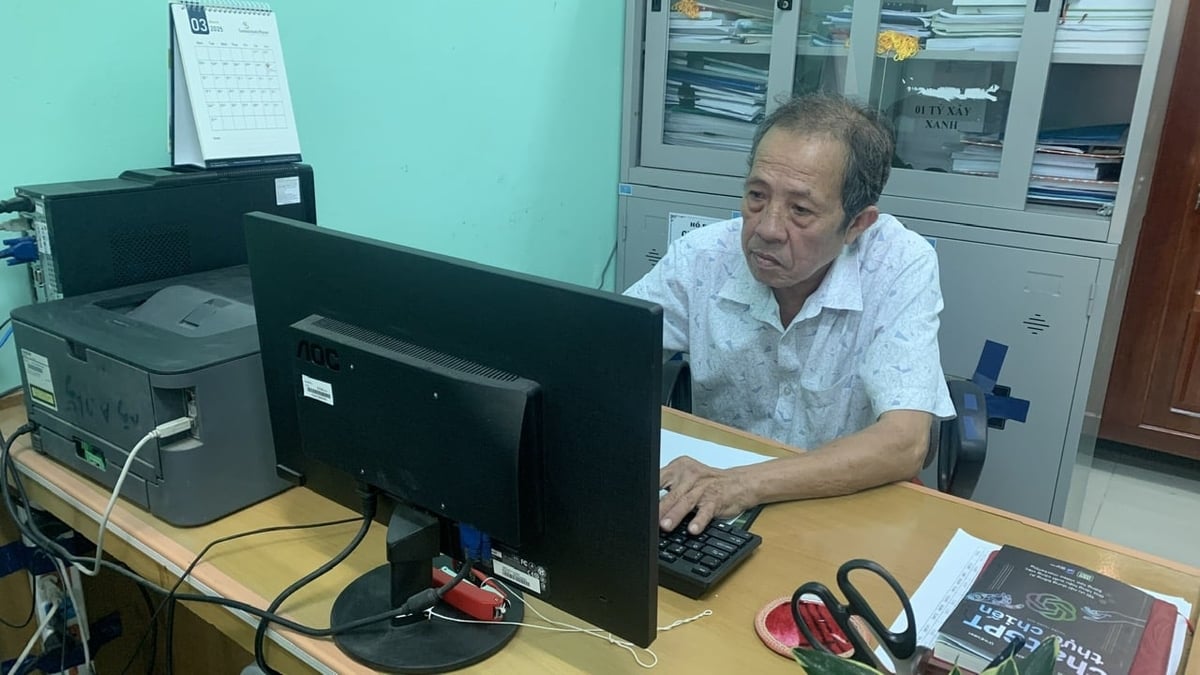 Một cán bộ Chi cục Kiểm lâm nghỉ hưu theo chính sách tinh giản biên chế quy định tại Nghị định 178 của Chính phủ. Ảnh: Hồ Thảo. Một cán bộ Chi cục Kiểm lâm nghỉ hưu theo chính sách tinh giản biên chế quy định tại Nghị định 178 của Chính phủ. Ảnh: Hồ Thảo.