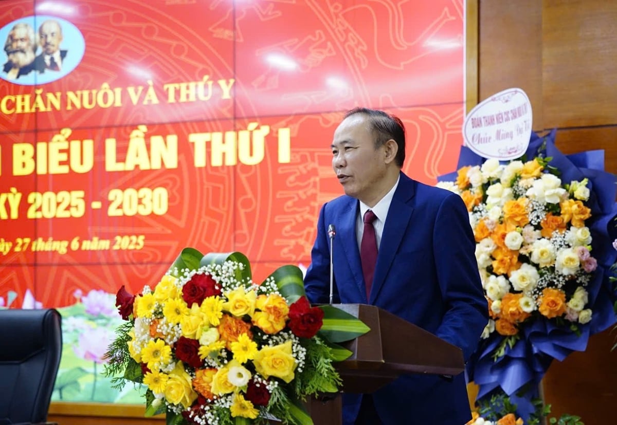 Đồng chí Phùng Đức Tiến, Ủy viên Ban Thường vụ Đảng ủy Bộ, Thứ trưởng Bộ Nông nghiệp và Môi trường chỉ đạo tại Đại hội. Ảnh: Linh Linh. Đồng chí Phùng Đức Tiến, Ủy viên Ban Thường vụ Đảng ủy Bộ, Thứ trưởng Bộ Nông nghiệp và Môi trường chỉ đạo tại Đại hội. Ảnh: Linh Linh.