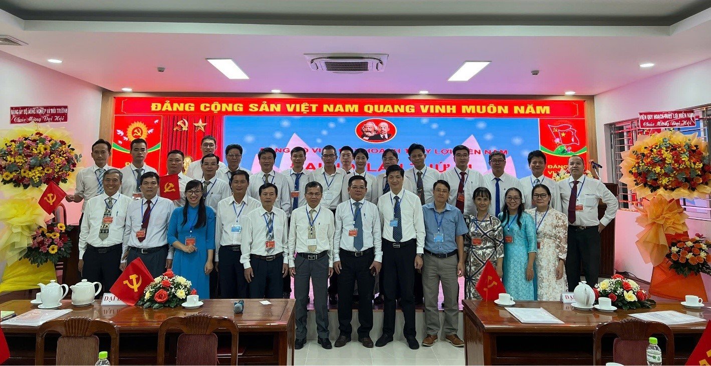 Các đại biểu dự Đại hội Đảng bộ Viện Quy hoạch Thủy lợi Miền Nam nhiệm kỳ 2025-2030 chụp hình lưu niệm. Ảnh: Viện Quy hoạch Thủy lợi Miền Nam. Các đại biểu dự Đại hội Đảng bộ Viện Quy hoạch Thủy lợi Miền Nam nhiệm kỳ 2025-2030 chụp hình lưu niệm. Ảnh: Viện Quy hoạch Thủy lợi Miền Nam.