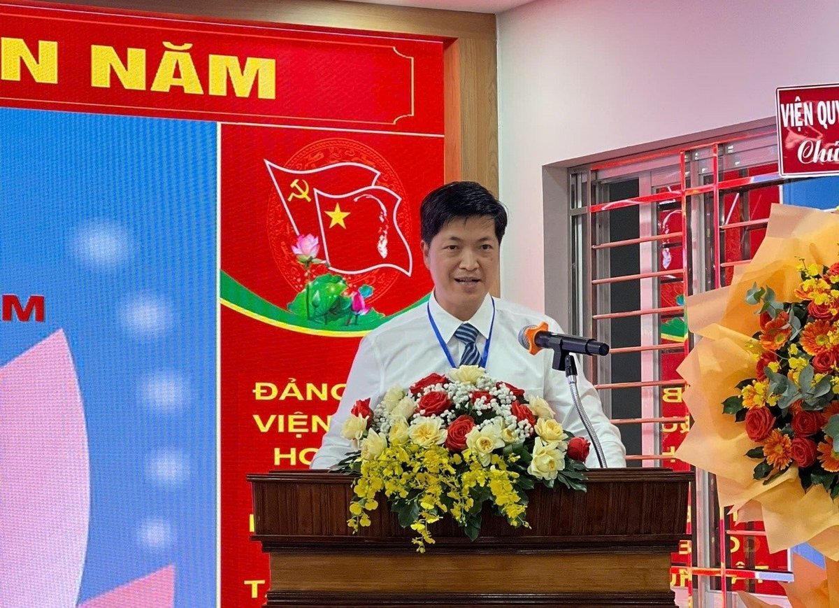 Đồng chí Cù Ngọc Linh, Phó Chánh Văn phòng Đảng ủy Bộ NN-MT biểu dương và đánh giá cao những kết quả toàn diện mà Đảng bộ Viện Quy hoạch Thủy lợi Miền Nam đã đạt được trong nhiệm kỳ 2020-2025. Ảnh: Viện Quy hoạch Thủy lợi Miền Nam. Đồng chí Cù Ngọc Linh, Phó Chánh Văn phòng Đảng ủy Bộ NN-MT biểu dương và đánh giá cao những kết quả toàn diện mà Đảng bộ Viện Quy hoạch Thủy lợi Miền Nam đã đạt được trong nhiệm kỳ 2020-2025. Ảnh: Viện Quy hoạch Thủy lợi Miền Nam.