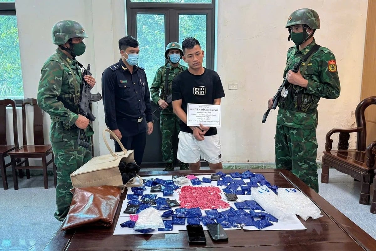 Nguyễn Đình Cường bị bắt cùng tang vật. Ảnh: Thế Mạnh. Nguyễn Đình Cường bị bắt cùng tang vật. Ảnh: Thế Mạnh.