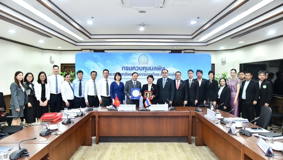 Các đại biểu của Bộ Nông nghiệp và Môi trường Việt Nam và Bộ Tài nguyên và Môi trường Thái Lan chụp ảnh kỷ niệm. Ảnh: Lê Hương. Các đại biểu của Bộ Nông nghiệp và Môi trường Việt Nam và Bộ Tài nguyên và Môi trường Thái Lan chụp ảnh kỷ niệm. Ảnh: Lê Hương.