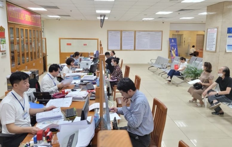 Khẩn trương rà soát và hoàn thành toàn bộ công tác phân công, bố trí, sắp xếp cán bộ, công chức, viên chức, người lao động ở các cơ quan, đơn vị cấp tỉnh, cấp xã. Ảnh: VGP. Khẩn trương rà soát và hoàn thành toàn bộ công tác phân công, bố trí, sắp xếp cán bộ, công chức, viên chức, người lao động ở các cơ quan, đơn vị cấp tỉnh, cấp xã. Ảnh: VGP.