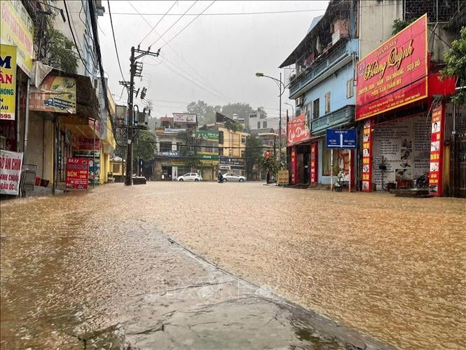 Khu vực bị ngập do mưa lớn tại thành phố Yên Bái. Ảnh: TTXVN. Khu vực bị ngập do mưa lớn tại thành phố Yên Bái. Ảnh: TTXVN.