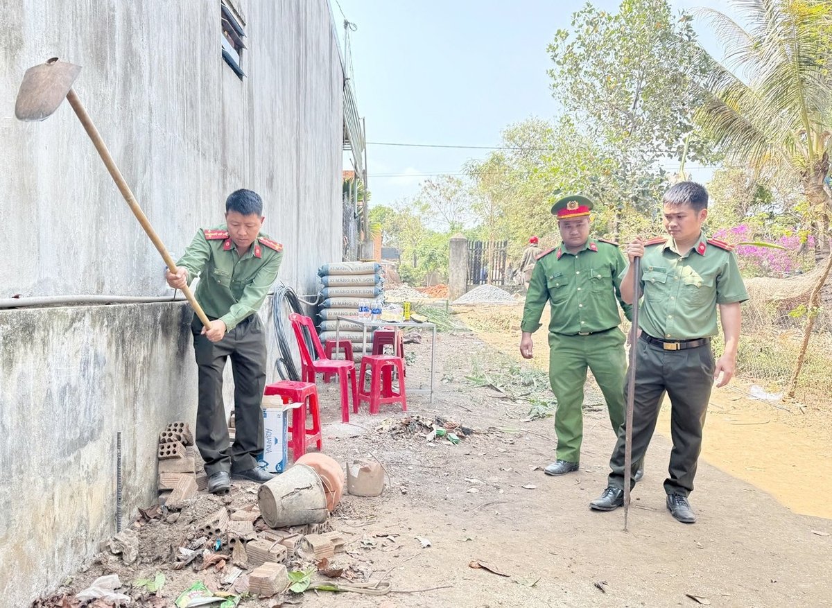 Nỗ lực hoàn thành, bàn giao 4.285 căn nhà cho người dân sử dụng trước ngày 15/8/2025. Ảnh: Công an tỉnh Đắk Lắk. Nỗ lực hoàn thành, bàn giao 4.285 căn nhà cho người dân sử dụng trước ngày 15/8/2025. Ảnh: Công an tỉnh Đắk Lắk.