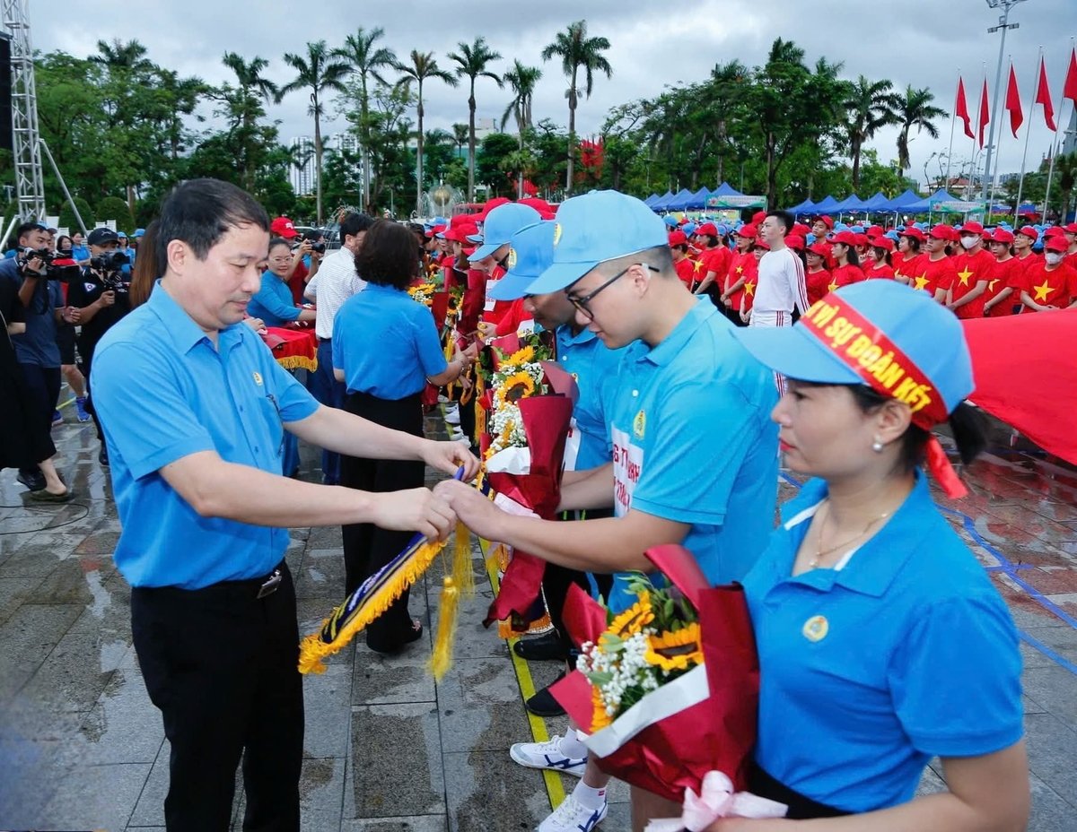 Hơn 2.000 đoàn viên và người lao động TP Hải Phòng tham gia ngày hội 'Vì tương lai tươi sáng của thành phố. Ảnh: Đinh Mười. Hơn 2.000 đoàn viên và người lao động TP Hải Phòng tham gia ngày hội 'Vì tương lai tươi sáng của thành phố. Ảnh: Đinh Mười.