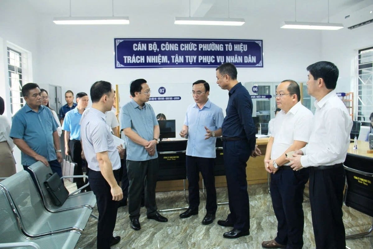 Tổ công tác theo Quyết định số 2106 của Bộ Chính trị kiểm tra việc vận hành chính quyền địa phương 2 cấp tại phường Tô Hiệu, tỉnh Sơn La. Ảnh: Nguyễn Nga. Tổ công tác theo Quyết định số 2106 của Bộ Chính trị kiểm tra việc vận hành chính quyền địa phương 2 cấp tại phường Tô Hiệu, tỉnh Sơn La. Ảnh: Nguyễn Nga.