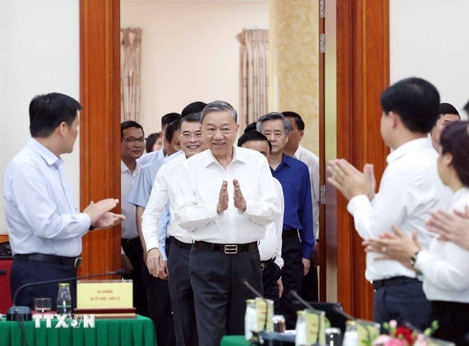 Tổng Bí thư Tô Lâm đến làm việc với Ban Tổ chức Trung ương, chiều 27/5/2025. Ảnh: TTXVN. Tổng Bí thư Tô Lâm đến làm việc với Ban Tổ chức Trung ương, chiều 27/5/2025. Ảnh: TTXVN.