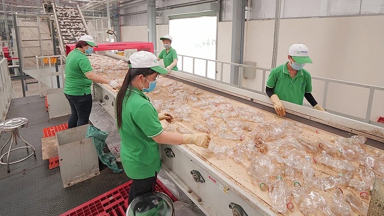 Đa số doanh nghiệp chọn cách đóng tiền, thay vì tổ chức tái chế. Ảnh minh họa. Đa số doanh nghiệp chọn cách đóng tiền, thay vì tổ chức tái chế. Ảnh minh họa.