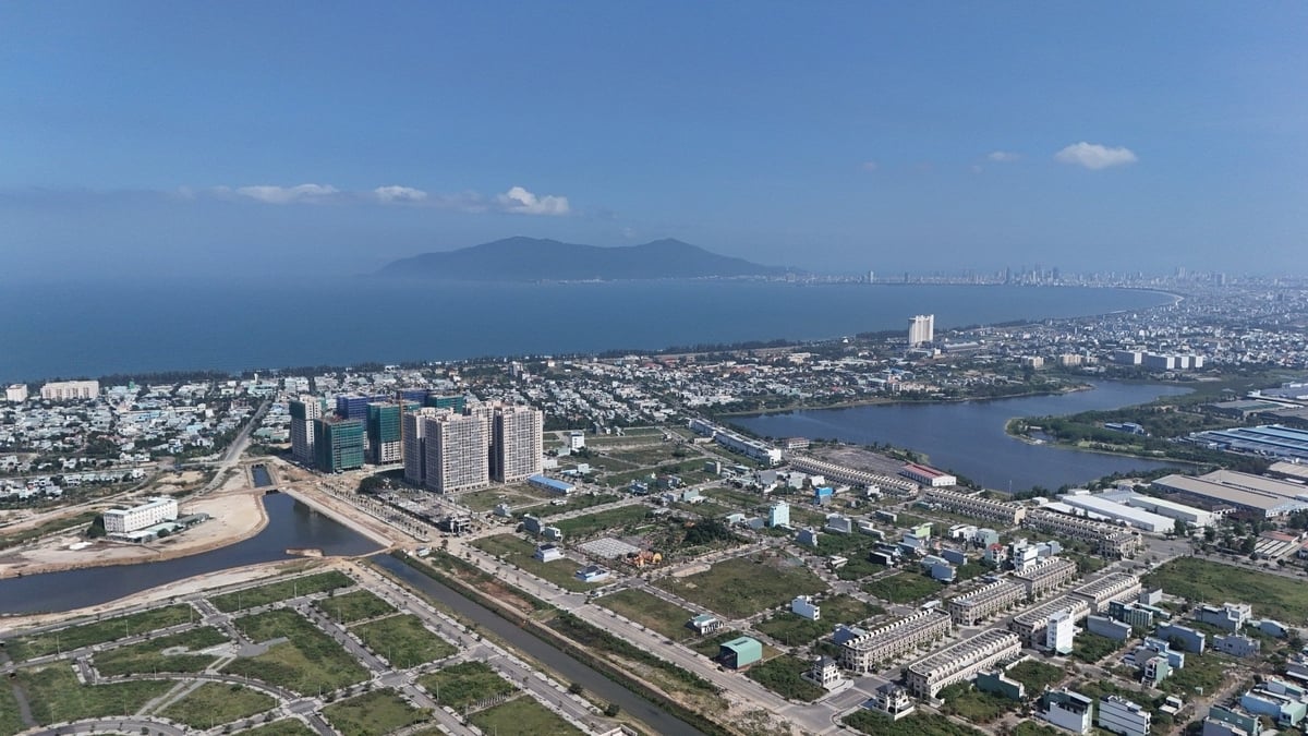 Sau hợp nhất, Đà Nẵng mới có điều kiện thuận lợi để mở rộng không gian đô thị cùng với đó là những thách thức về vướng mắc đất đai cần tập trung tháo gỡ. Ảnh: Lan Anh Sau hợp nhất, Đà Nẵng mới có điều kiện thuận lợi để mở rộng không gian đô thị cùng với đó là những thách thức về vướng mắc đất đai cần tập trung tháo gỡ. Ảnh: Lan Anh