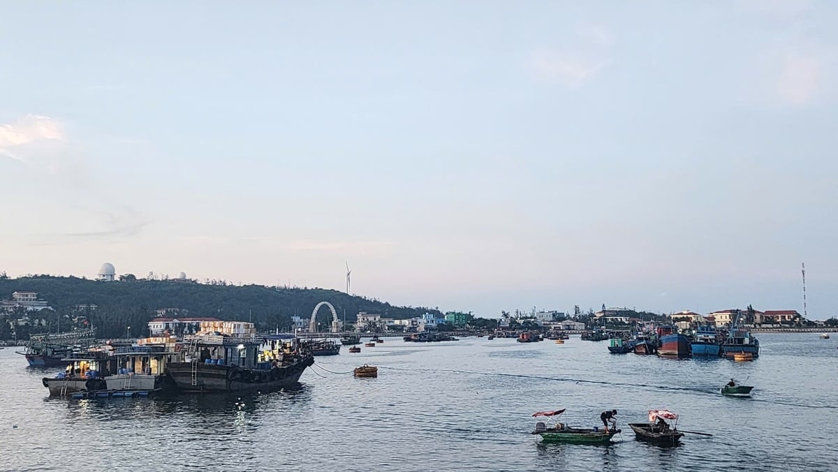Hoàng hôn trên Bạch Long Vĩ. Ảnh: Vân Giang. Hoàng hôn trên Bạch Long Vĩ. Ảnh: Vân Giang.