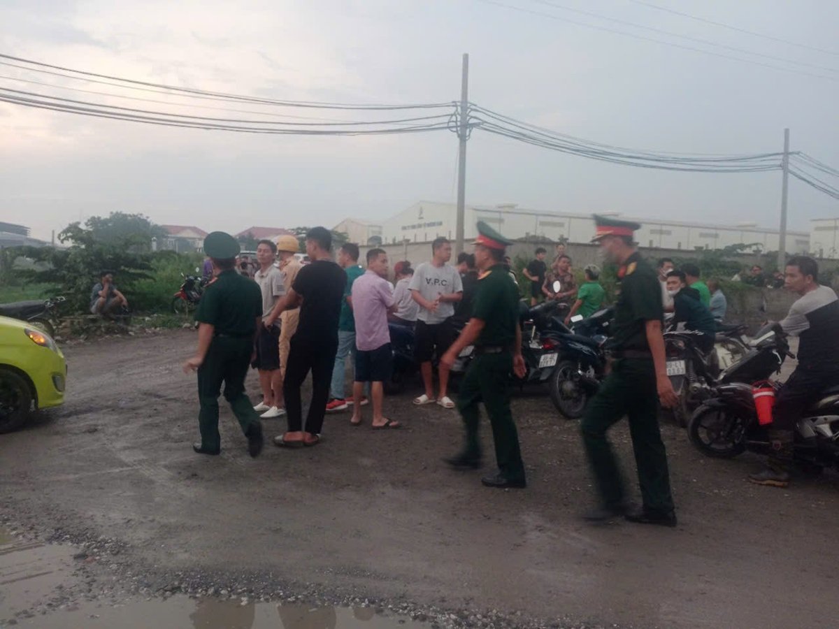 Các lực lượng đến tăng cường, cứu hộ. Ảnh: Lê Dũng. Các lực lượng đến tăng cường, cứu hộ. Ảnh: Lê Dũng.