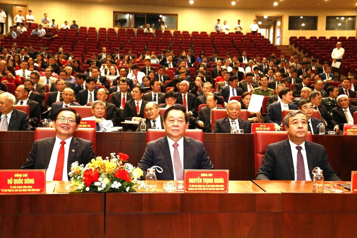 Ông Nguyễn Trọng Nghĩa, Trưởng Ban Tuyên giáo và Dân vận Trung ương (giữa) dự lễ công bố. Ảnh: V.Đ.T. Ông Nguyễn Trọng Nghĩa, Trưởng Ban Tuyên giáo và Dân vận Trung ương (giữa) dự lễ công bố. Ảnh: V.Đ.T.