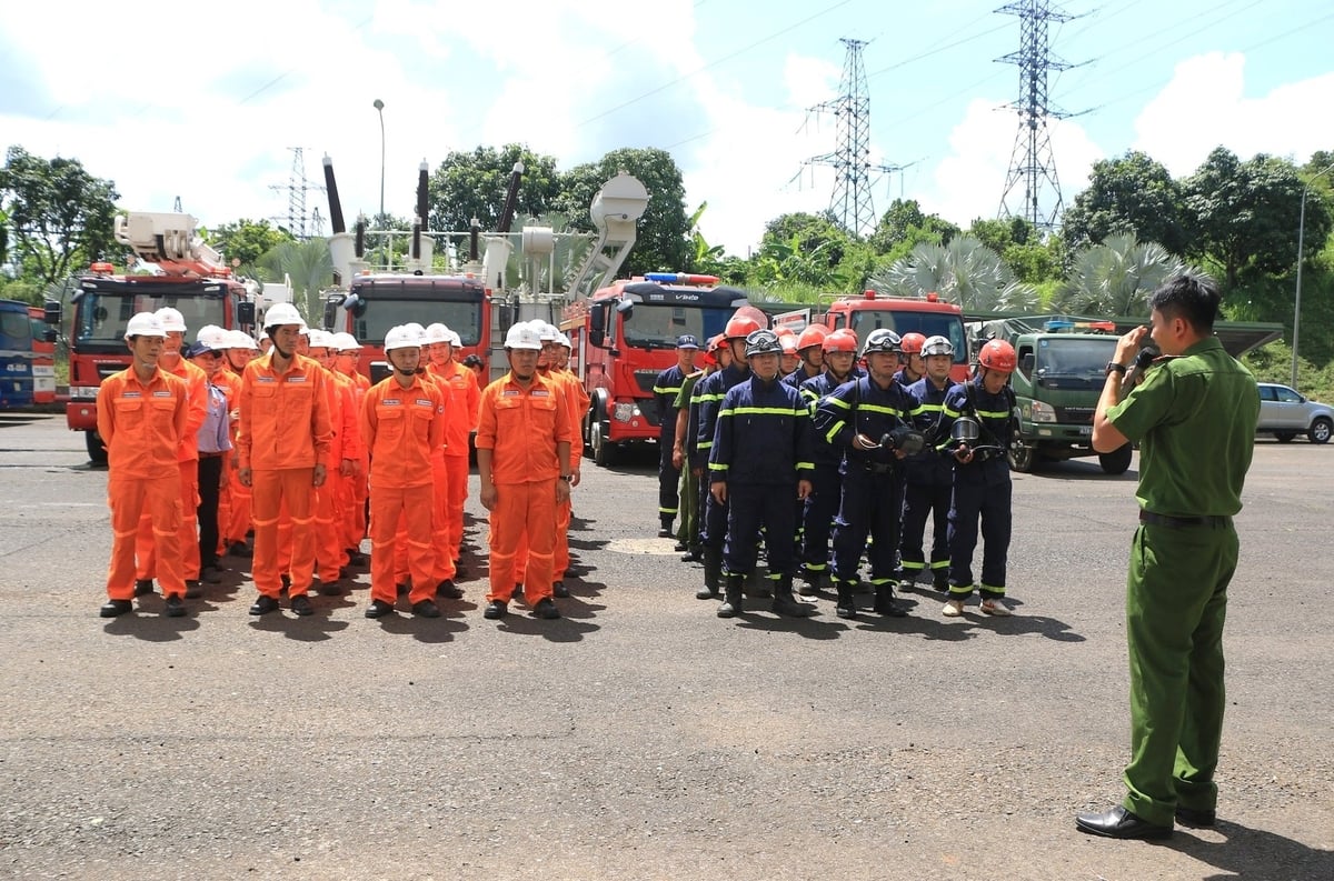 Diễn tập phương án phòng cháy chữa cháy tại Nhà máy Thủy điện Buôn Kuốp. Ảnh: EVNGENCO3. Diễn tập phương án phòng cháy chữa cháy tại Nhà máy Thủy điện Buôn Kuốp. Ảnh: EVNGENCO3.