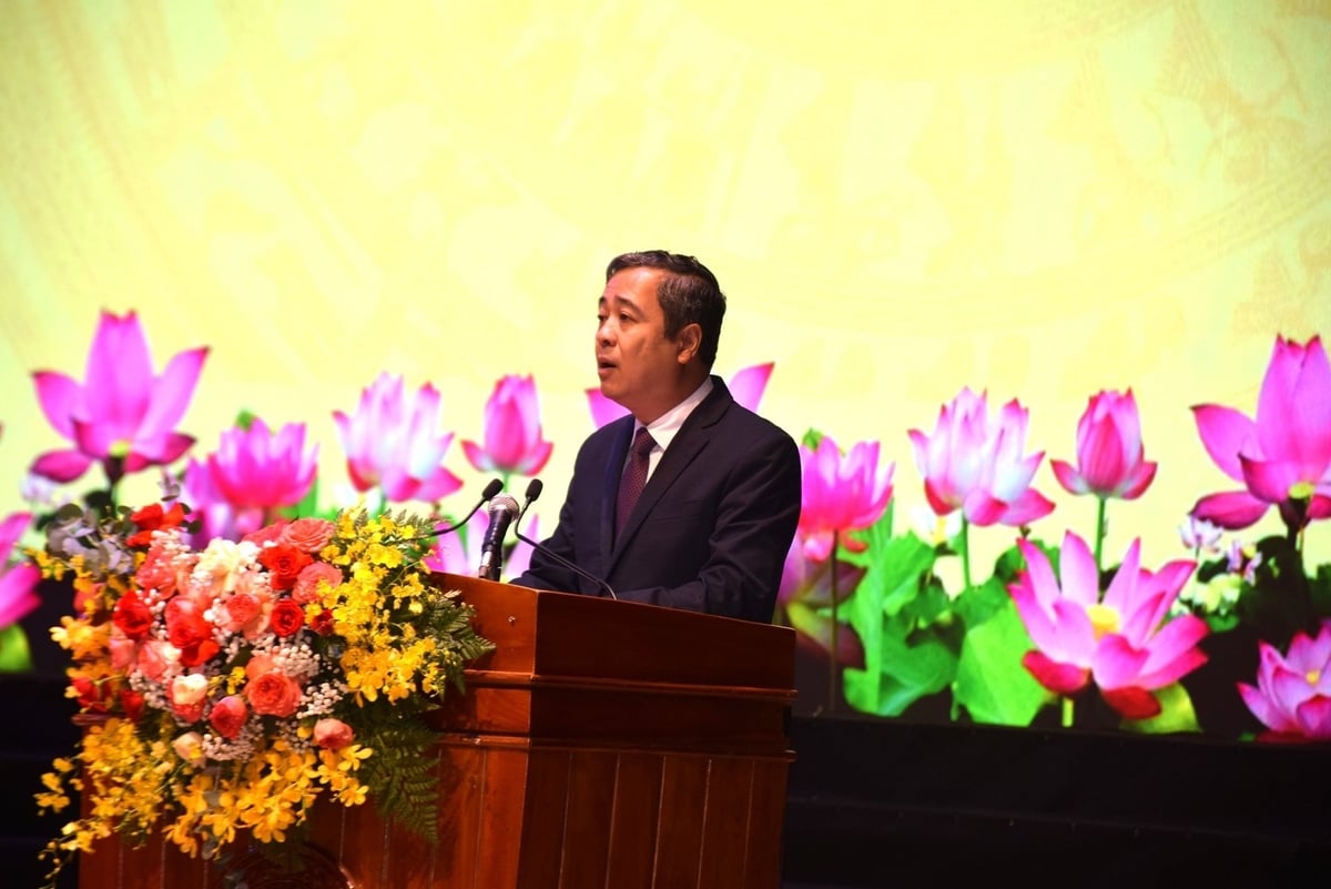 Ông Ngô Đông Hải, Phó trưởng Ban Tuyên giáo và Dân vận Trung ương, công bố các Nghị quyết, Quyết định của Trung ương đối với việc sáp nhập tỉnh, xã, phường. Ảnh: V.Đ.T. Ông Ngô Đông Hải, Phó trưởng Ban Tuyên giáo và Dân vận Trung ương, công bố các Nghị quyết, Quyết định của Trung ương đối với việc sáp nhập tỉnh, xã, phường. Ảnh: V.Đ.T.