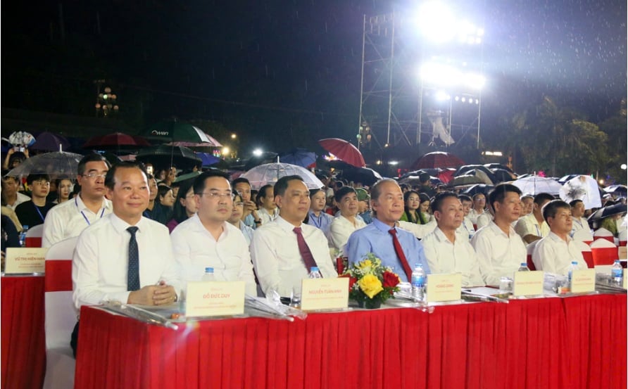 Đồng chí Đỗ Đức Duy - Ủy viên Trung ương Đảng, Bộ trưởng Bộ Nông nghiệp và Môi trường và các đại biểu tham dự chương trình. Đồng chí Đỗ Đức Duy - Ủy viên Trung ương Đảng, Bộ trưởng Bộ Nông nghiệp và Môi trường và các đại biểu tham dự chương trình.