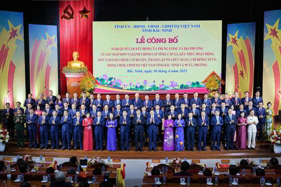 Các đại biểu chụp ảnh tại buổi lễ. Ảnh: Phạm Minh. Các đại biểu chụp ảnh tại buổi lễ. Ảnh: Phạm Minh.