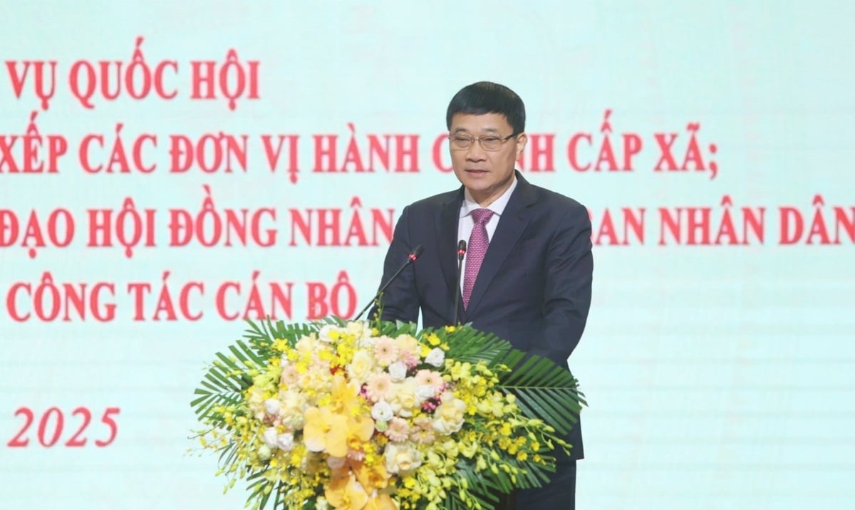 Đồng chí Vũ Hồng Thanh - Ủy viên Trung ương Đảng, Phó Chủ tịch Quốc hội tham dự Lễ công bố Nghị quyết của Quốc hội, Ủy ban Thường vụ Quốc hội về việc kết thúc hoạt động đơn vị hành chính cấp huyện, sắp xếp các đơn vị hành chính cấp xã tại Hà Tĩnh. Ảnh: Gia Hưng. Đồng chí Vũ Hồng Thanh - Ủy viên Trung ương Đảng, Phó Chủ tịch Quốc hội tham dự Lễ công bố Nghị quyết của Quốc hội, Ủy ban Thường vụ Quốc hội về việc kết thúc hoạt động đơn vị hành chính cấp huyện, sắp xếp các đơn vị hành chính cấp xã tại Hà Tĩnh. Ảnh: Gia Hưng.