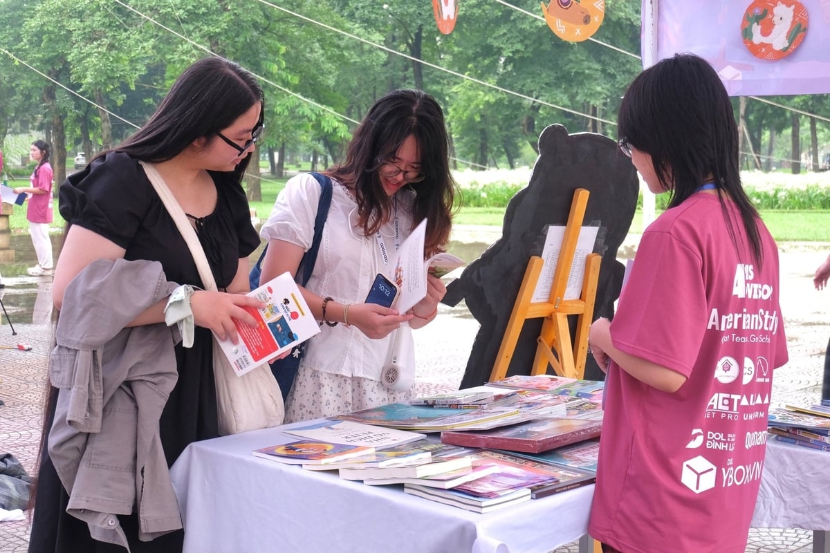 Sự kiện thu hút nhiều bạn trẻ đến tham quan. Ảnh: Ams Advisor. Sự kiện thu hút nhiều bạn trẻ đến tham quan. Ảnh: Ams Advisor.