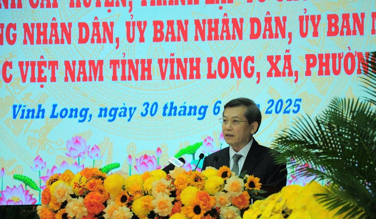 Bí thư Trung ương Đảng, Chánh án TAND Tối cao Lê Minh Trí phát biểu tại buổi lễ công bố các nghị quyết, quyết định về sáp nhập đơn vị hành chính cấp tỉnh, cấp xã, kết thúc hoạt động cấp huyện, thành lập tổ chức đảng, chỉ định cấp ủy, HĐND, UBND, Ủy ban MTTQ Việt Nam tỉnh Vĩnh Long và xã, phường. Ảnh: Cảnh Kỳ. Bí thư Trung ương Đảng, Chánh án TAND Tối cao Lê Minh Trí phát biểu tại buổi lễ công bố các nghị quyết, quyết định về sáp nhập đơn vị hành chính cấp tỉnh, cấp xã, kết thúc hoạt động cấp huyện, thành lập tổ chức đảng, chỉ định cấp ủy, HĐND, UBND, Ủy ban MTTQ Việt Nam tỉnh Vĩnh Long và xã, phường. Ảnh: Cảnh Kỳ.