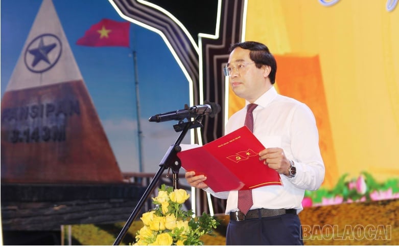 Ông Trịnh Xuân Trường, Bí thư Tỉnh ủy, Chủ tịch UBND tỉnh Lào Cai phát biểu tại Chương trình nghệ thuật đặc biệt 'Cùng nhau vươn đến ước mơ' . Ảnh: Báo Lào Cai. Ông Trịnh Xuân Trường, Bí thư Tỉnh ủy, Chủ tịch UBND tỉnh Lào Cai phát biểu tại Chương trình nghệ thuật đặc biệt 'Cùng nhau vươn đến ước mơ' . Ảnh: Báo Lào Cai.