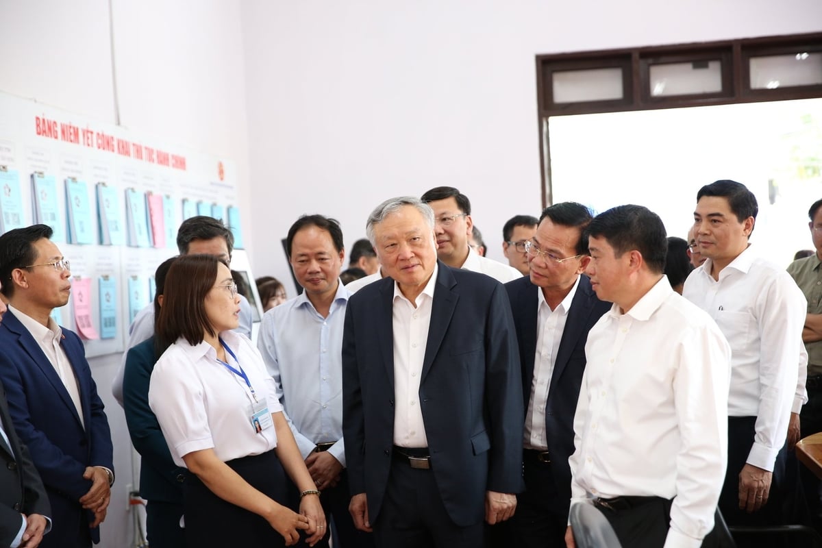 Phó Thủ tướng Thường trực Chính phủ Nguyễn Hòa Bình lưu ý: 'Ngày 1/7 là dấu mốc khởi đầu của chính quyền xã mới, đòi hỏi kỷ luật, kỷ cương hành chính cao hơn, mọi hoạt động phải thông suốt, tuyệt đối không để xảy ra ách tắc. Người dân chính là người trực tiếp cảm nhận chất lượng phục vụ và sẽ đánh giá khách quan năng lực cán bộ, công chức'. Ảnh: TH. Phó Thủ tướng Thường trực Chính phủ Nguyễn Hòa Bình lưu ý: 'Ngày 1/7 là dấu mốc khởi đầu của chính quyền xã mới, đòi hỏi kỷ luật, kỷ cương hành chính cao hơn, mọi hoạt động phải thông suốt, tuyệt đối không để xảy ra ách tắc. Người dân chính là người trực tiếp cảm nhận chất lượng phục vụ và sẽ đánh giá khách quan năng lực cán bộ, công chức'. Ảnh: TH.