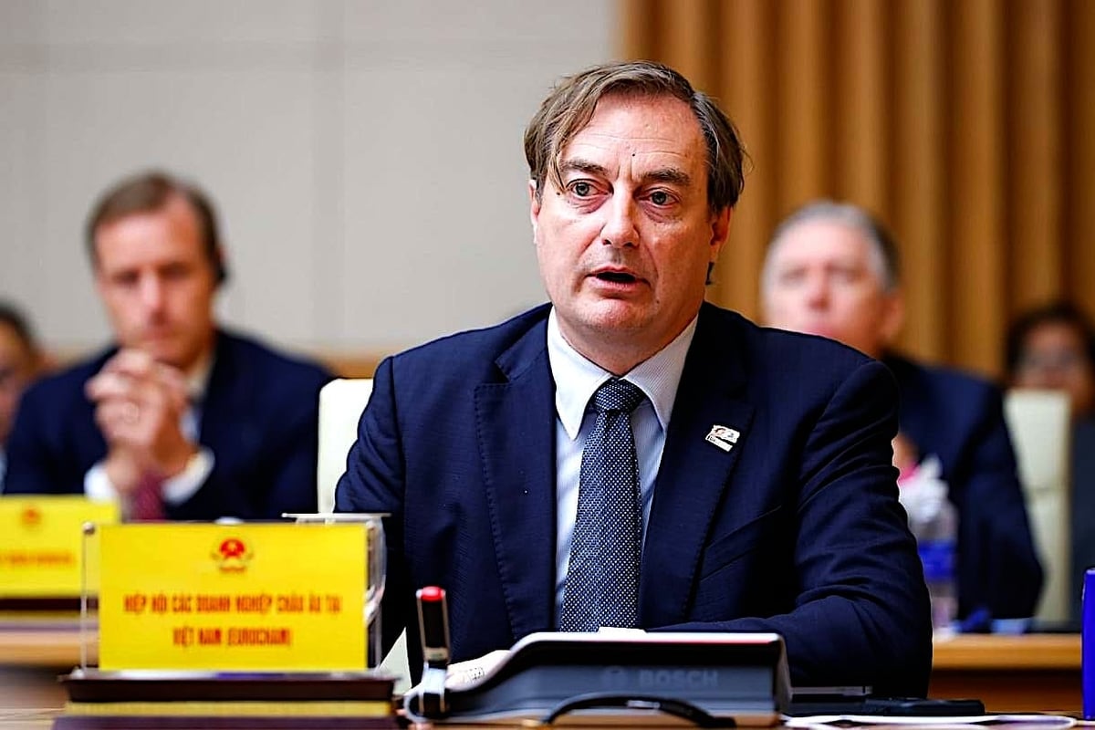 Ông Bruno Jaspaert, Chủ tịch EuroCham: 'Với sự chỉ đạo sát sao từ Chính phủ Việt Nam và phối hợp chặt chẽ giữa các bộ, ngành, tôi tin rằng những nút thắt này hoàn toàn có thể, và sẽ được tháo gỡ'. Ảnh: HT. Ông Bruno Jaspaert, Chủ tịch EuroCham: 'Với sự chỉ đạo sát sao từ Chính phủ Việt Nam và phối hợp chặt chẽ giữa các bộ, ngành, tôi tin rằng những nút thắt này hoàn toàn có thể, và sẽ được tháo gỡ'. Ảnh: HT.