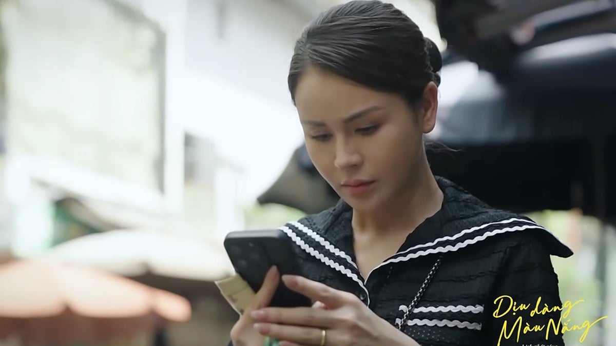 Xuân vẫn bị khách VIP làm phiền. Ảnh CMH Xuân vẫn bị khách VIP làm phiền. Ảnh CMH