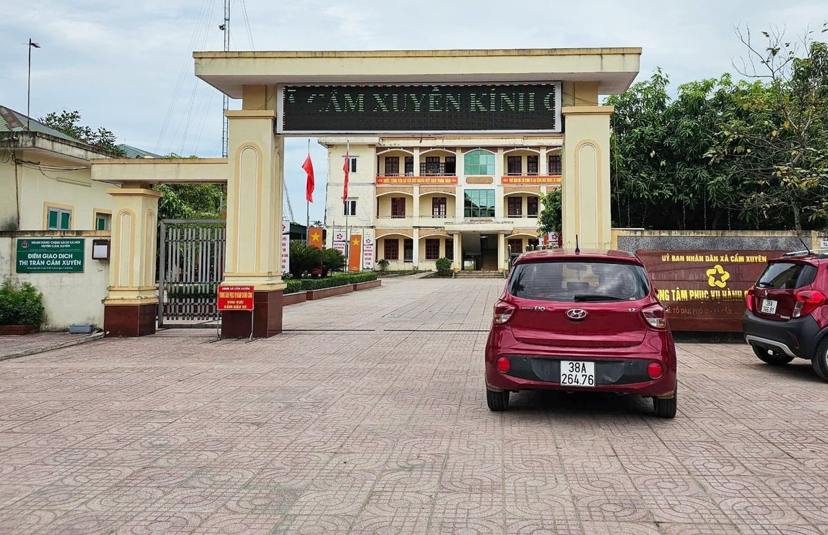 Xã Cẩm Xuyên mới đặt trụ sở làm việc tại Huyện ủy - HĐND - UBND - UBMTTQ huyện Cẩm Xuyên cũ. Ảnh: Thanh Nga. Xã Cẩm Xuyên mới đặt trụ sở làm việc tại Huyện ủy - HĐND - UBND - UBMTTQ huyện Cẩm Xuyên cũ. Ảnh: Thanh Nga.
