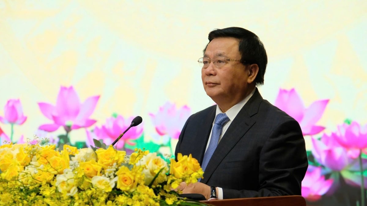 Ủy viên Bộ Chính trị, Giám đốc Học viện Chính trị quốc gia Hồ Chí Minh, Chủ tịch Hội đồng Lý luận Trung ương Nguyễn Xuân Thắng phát biểu tại buổi lễ. Ảnh: Võ Hà. Ủy viên Bộ Chính trị, Giám đốc Học viện Chính trị quốc gia Hồ Chí Minh, Chủ tịch Hội đồng Lý luận Trung ương Nguyễn Xuân Thắng phát biểu tại buổi lễ. Ảnh: Võ Hà.