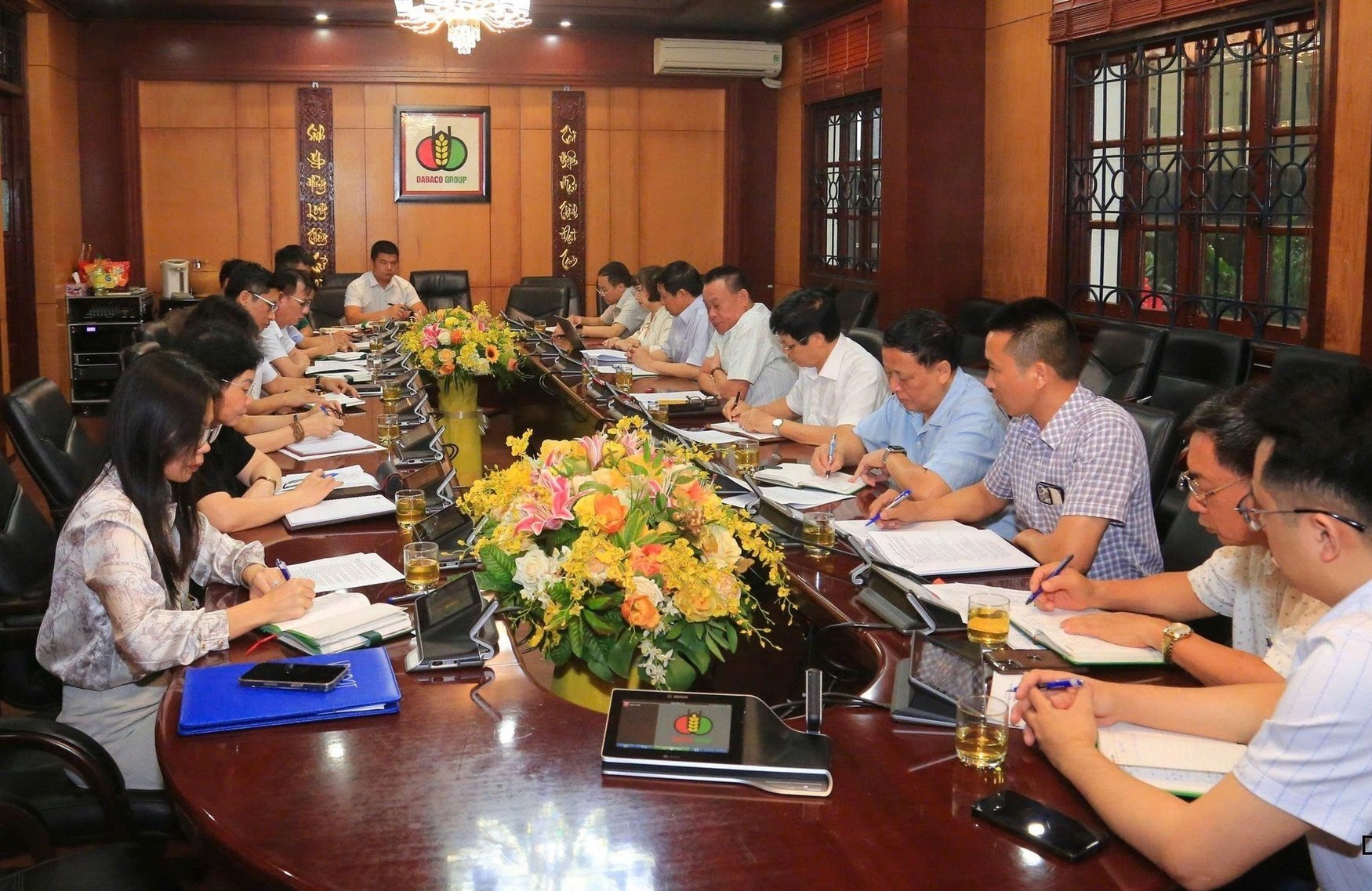 Sáng ngày 01/7/2025, Hội đồng Quản trị Tập đoàn Dabaco Việt Nam (DBC) đã tổ chức cuộc họp định kỳ nhằm đánh giá kết quả hoạt động kinh doanh quý II/2025. Ảnh: Dabaco. 