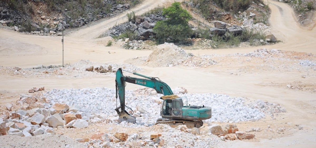 Nơi đâu trữ lượng khoáng sản lớn, ở đó đối diện với nguy cơ cao về khai thác trái phép. Ảnh: Ngọc Linh. Nơi đâu trữ lượng khoáng sản lớn, ở đó đối diện với nguy cơ cao về khai thác trái phép. Ảnh: Ngọc Linh.