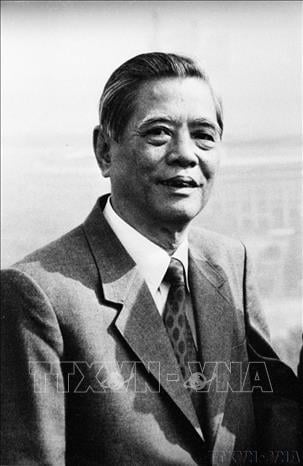 Tổng Bí thư Nguyễn Văn Linh - Người học trò xuất sắc của Chủ tịch Hồ Chí Minh, nhà lãnh đạo có uy tín lớn của Đảng, Nhà nước và nhân dân, người bạn tin cậy của bạn bè quốc tế (1989)