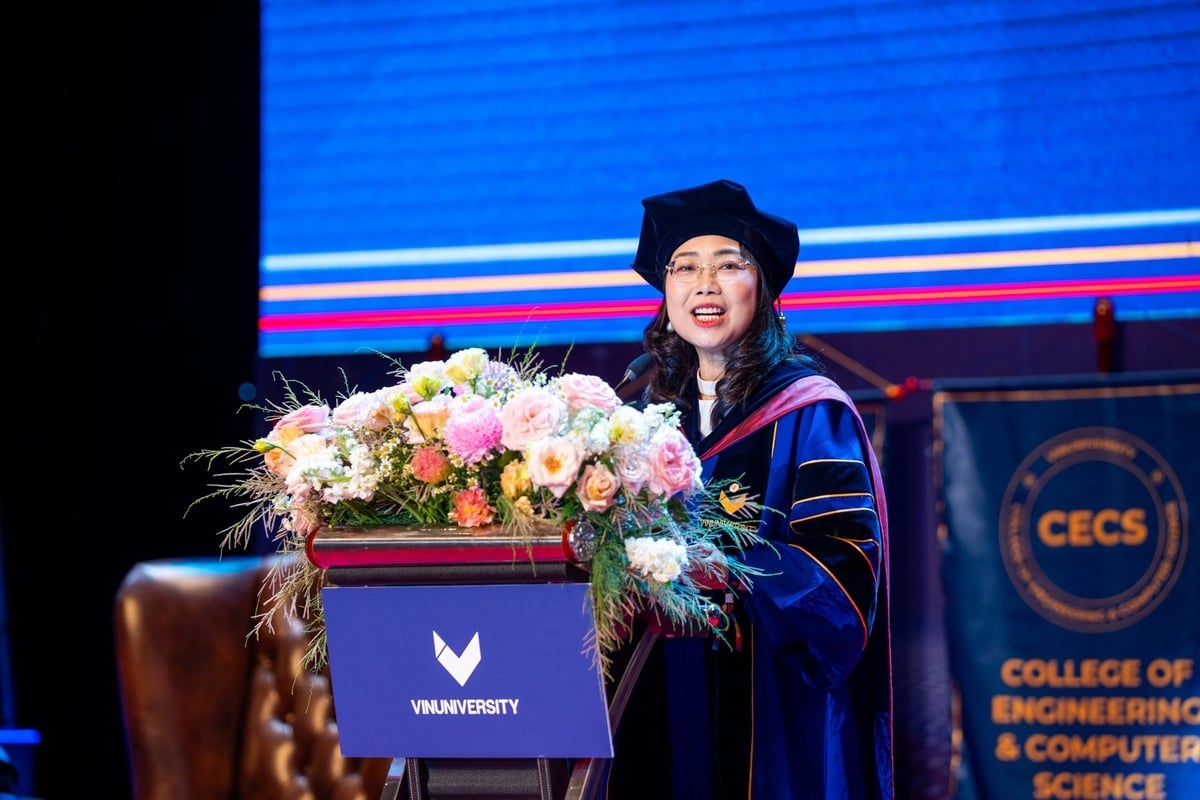 TS. Lê Mai Lan - Chủ tịch Trường ĐH VinUni phát biểu khai mạc Lễ tốt nghiệp. TS. Lê Mai Lan - Chủ tịch Trường ĐH VinUni phát biểu khai mạc Lễ tốt nghiệp.