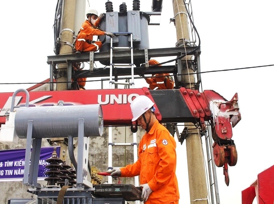 EVNNPC chỉ đạo các đơn vị chủ động tăng cường lực lượng ứng trực, giám sát chặt chẽ chất lượng dịch vụ trong thời gian sắp xếp, tinh gọn bộ máy. Ảnh: EVNNPC.