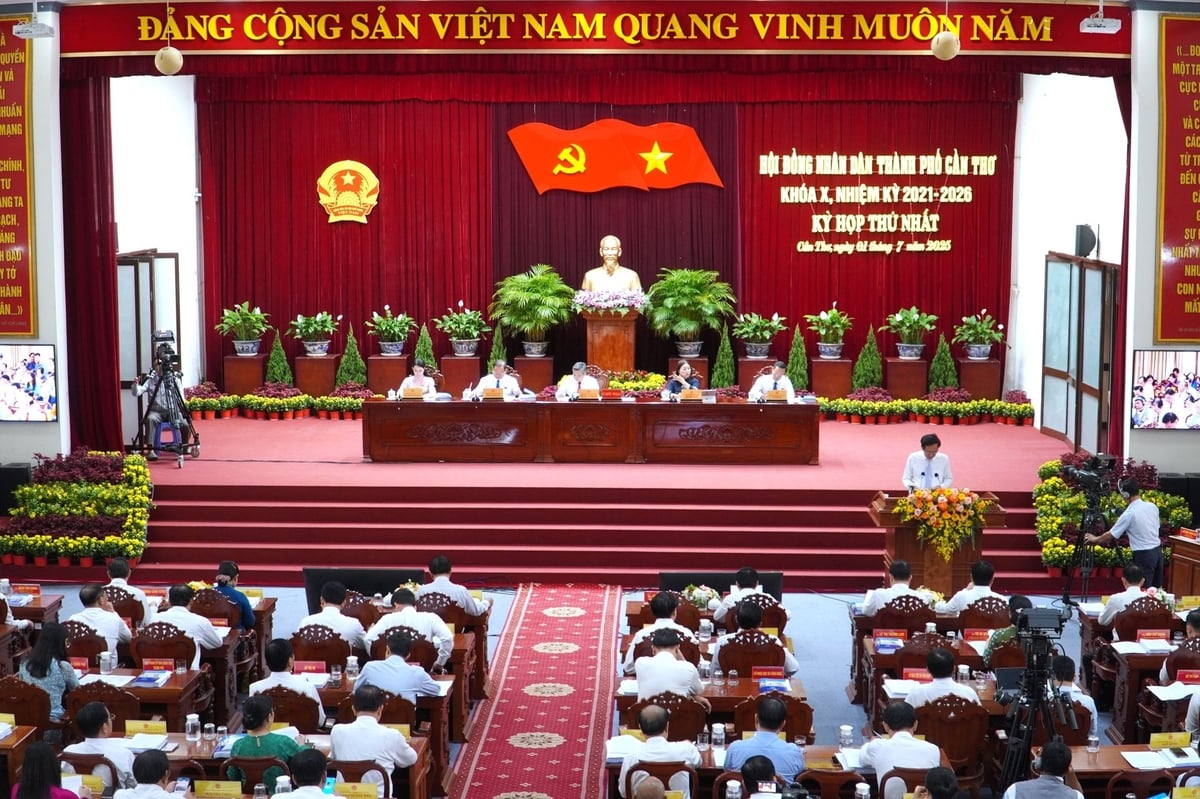 Kỳ họp thứ nhất HĐND TP Cần Thơ khóa X, nhiệm kỳ 2021-2026 đã thông qua nhiều Nghị quyết quan trọng. Ảnh: Kim Anh.