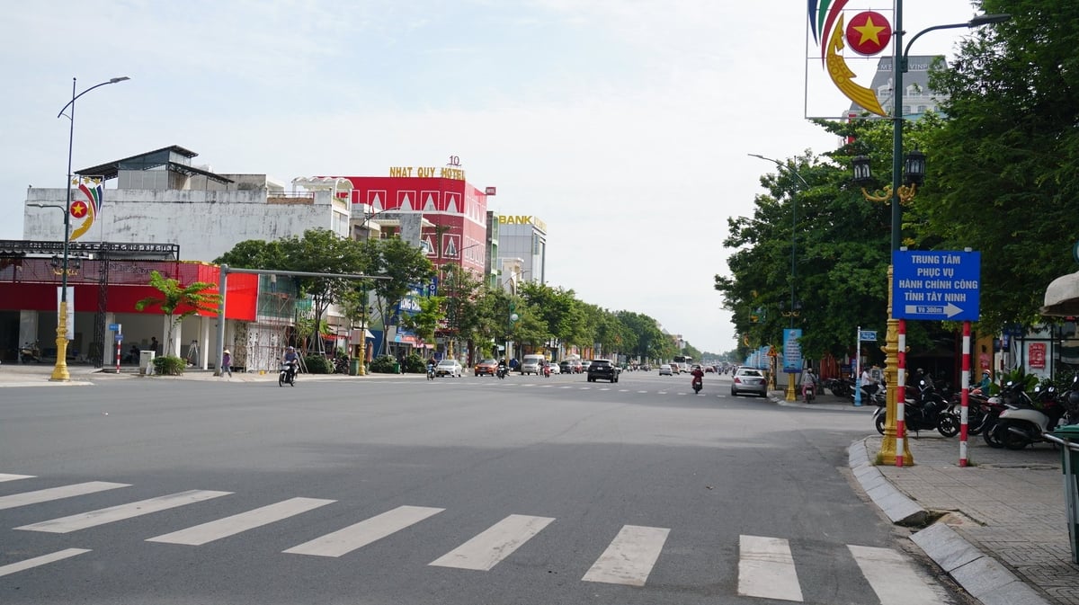 Khu vực Trung tâm hành chính tỉnh Tây Ninh (cũ) đường phố thông thoáng, không còn cảnh đông đúc như thường thấy vào đầu tuần. Ảnh: Trần Trung. Khu vực Trung tâm hành chính tỉnh Tây Ninh (cũ) đường phố thông thoáng, không còn cảnh đông đúc như thường thấy vào đầu tuần. Ảnh: Trần Trung.