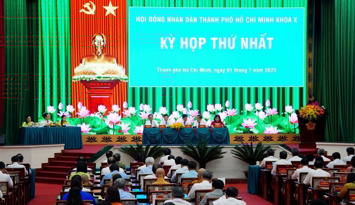 Khai mạc kỳ họp HĐND TP.HCM khóa X, nhiệm kỳ 2021-2026. Ảnh: Nguyễn Thủy.